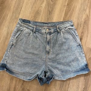 American Eagle | Denim Mom Short | Size 10
